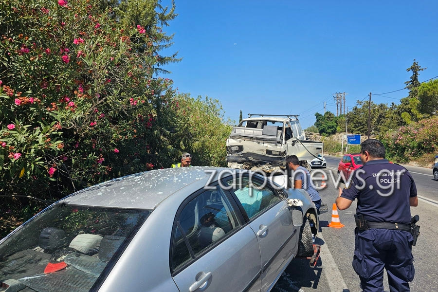 Χανιά: Σοβαρό τροχαίο με τρεις τραυματίες στον κόμβο του Γαλατά