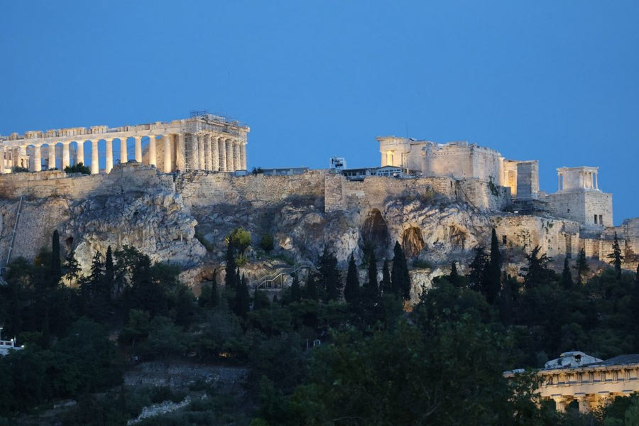 Βρετανός τουρίστας αποκαλεί την Ακρόπολη «θεοποιημένη οικοδομή»