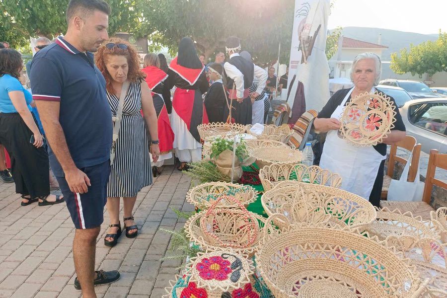 Οι Μινωικές γεύσεις μαγνήτισαν πλήθος κόσμου στο φεστιβάλ Κρητικής κουζίνας