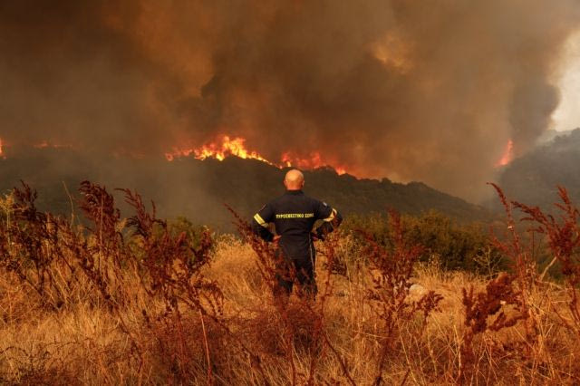 Πυρκαγιά στην Πρέβεζα – Μήνυμα από το 112 για απομάκρυνση των κατοίκων