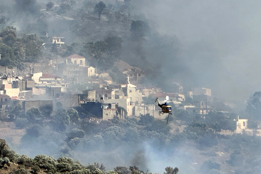 Φωτιά στο Ρέθυμνο: Με 8 εναέρια μέσα συνεχίζεται η μάχη της πυροσβεστικής – Αγωνία για την ενίσχυση των ανέμων