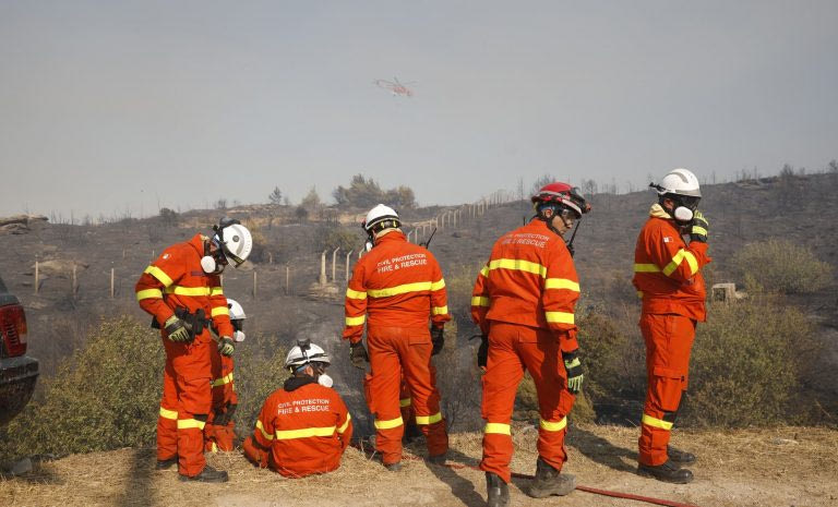 Φωτιά στην Αττική: Άφησαν πυροσβέστες για 2 μέρες χωρίς πόσιμο νερό και φαγητό