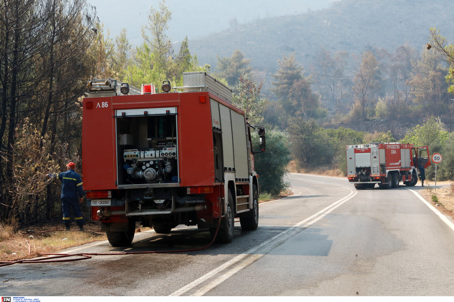 Πύρινη κόλαση στη βορειοανατολική Αττική: Γραμματικό και Καλλιτεχνούπολη τα μεγάλα μέτωπα