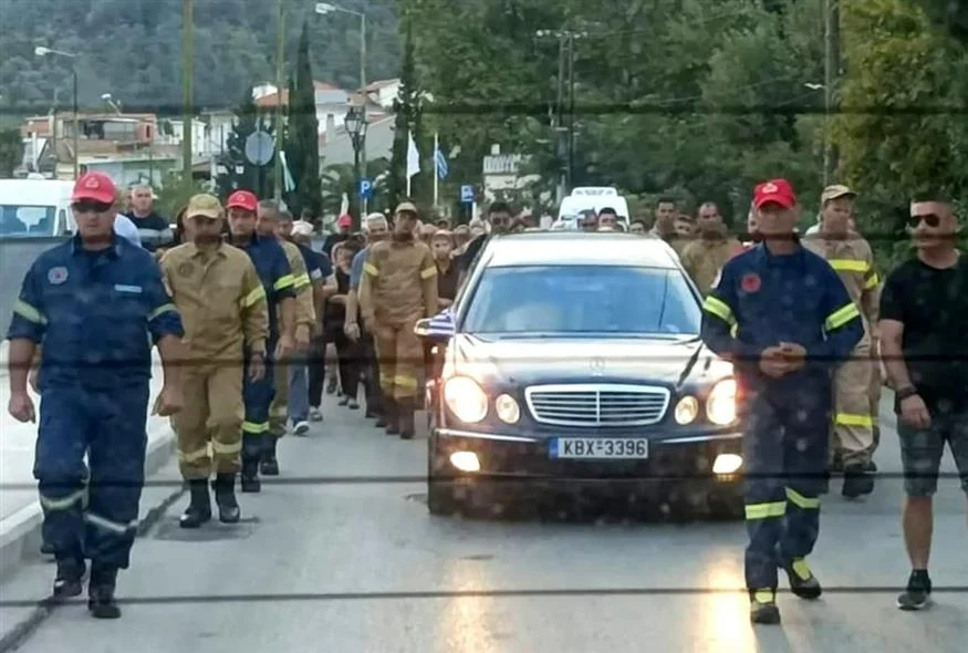 Θάσος: Οργή πυροσβεστών για τον χαμό συναδέλφου τους – «Τον έβαλαν 34 ώρες υπηρεσία με 2,5 ώρες ανάπαυση»