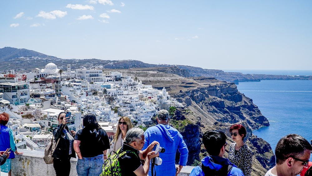 Μοντέλο Βενετίας στη Σαντορίνη – Αύξηση ‘εισιτηρίου’ για τους επισκέπτες κρουαζιέρας στα 10 ευρώ