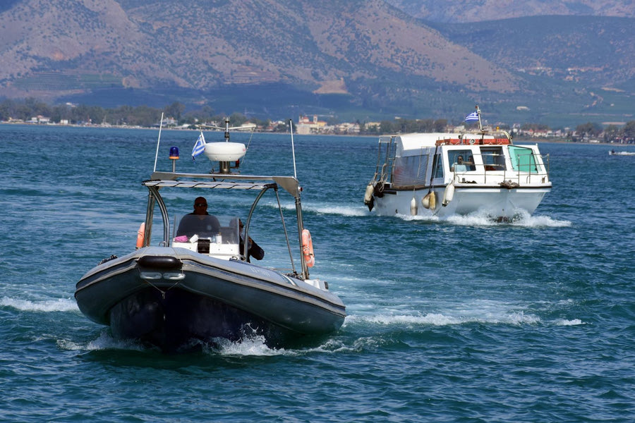 Παξοί: Βυθίστηκε σκάφος στο λιμάνι του Γάιου λόγω της κακοκαιρίας