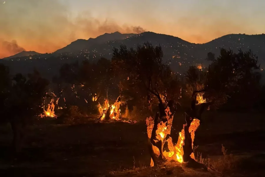 Νέα αναζωπύρωση της πυρκαγιάς στο Ρέθυμνο – Ήχησε και πάλι το 112