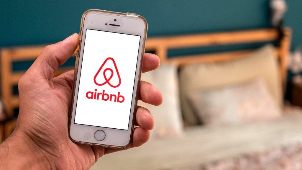 Airbnb: Λήγει ο χρόνος για οριστικοποίηση δηλώσεων στην ΑΑΔΕ