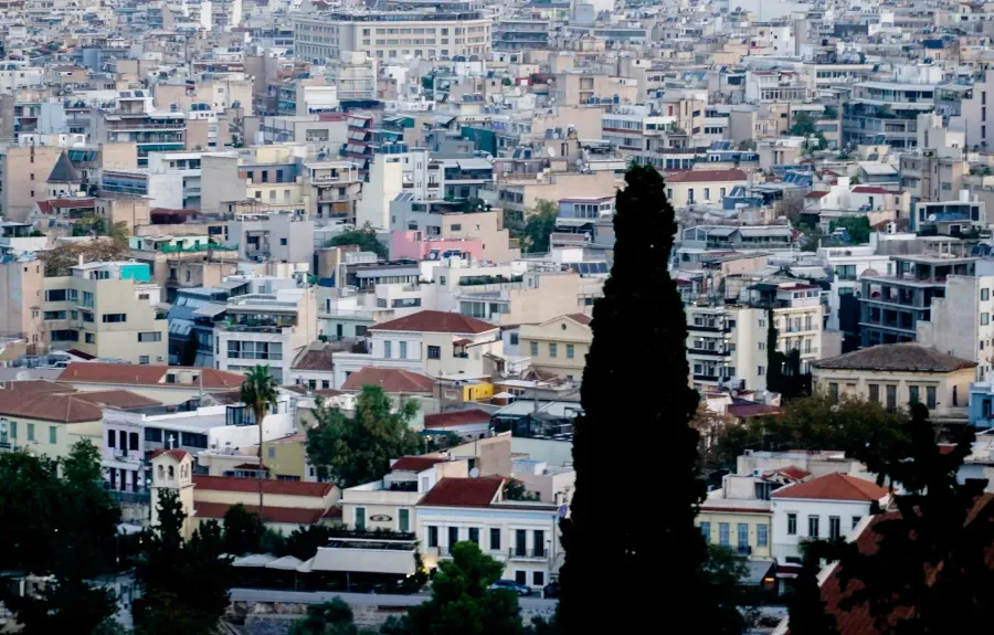 Λύση για να «πέσουν» στην αγορά τα αναξιοποίητα ακίνητα των τραπεζών