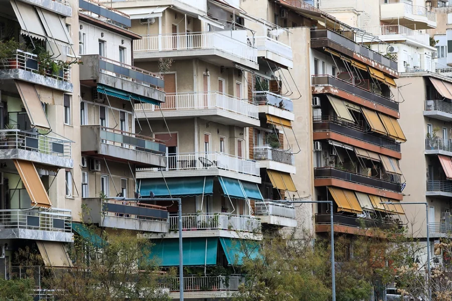 Μείωση του φόρου στα ενοίκια σχεδιάζει η κυβέρνηση για να ανοίξουν κλειστά διαμερίσματα