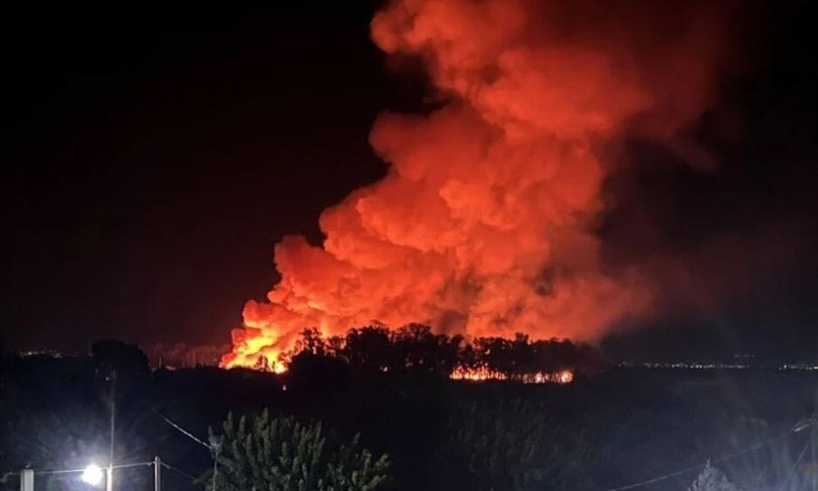 Φωτιά: Στο αλσύλλιο της Κλείσοβας στο Μεσολόγγι κοντά σε καταυλισμό Ρομά