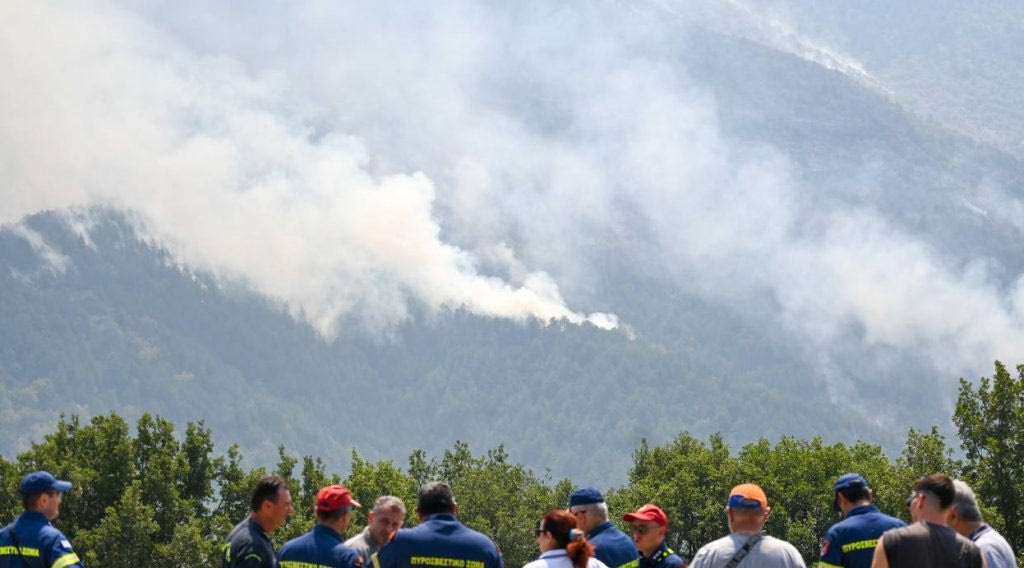 Σέρρες: Mαίνεται η φωτιά στο Μενοίκιο – 28η μέρα η φωτιά στον Όρβηλο