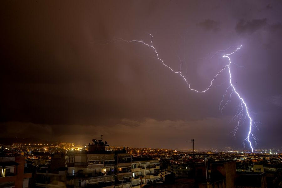 Meteo: Σχεδόν 20.000 κεραυνοί «χτύπησαν» τη χώρα μέχρι το απόγευμα – Έντονα καιρικά φαινόμενα