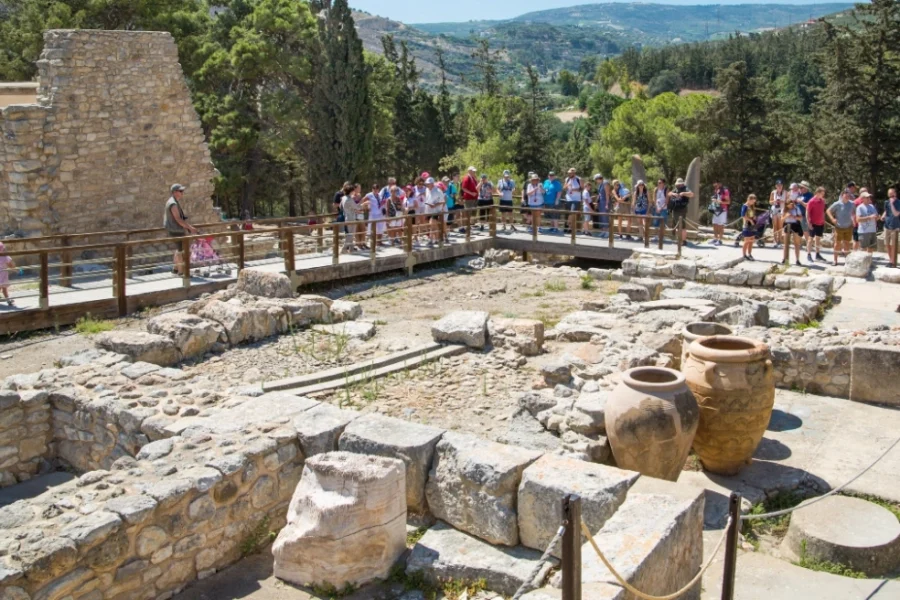 Κνωσός: «Βουλιάζει» από επισκέπτες που εκτιμάται ότι θα αγγίξουν το ένα εκατομμύριο για το 2024