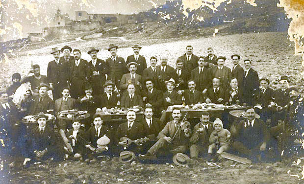 Παρέα κρητικών 1925