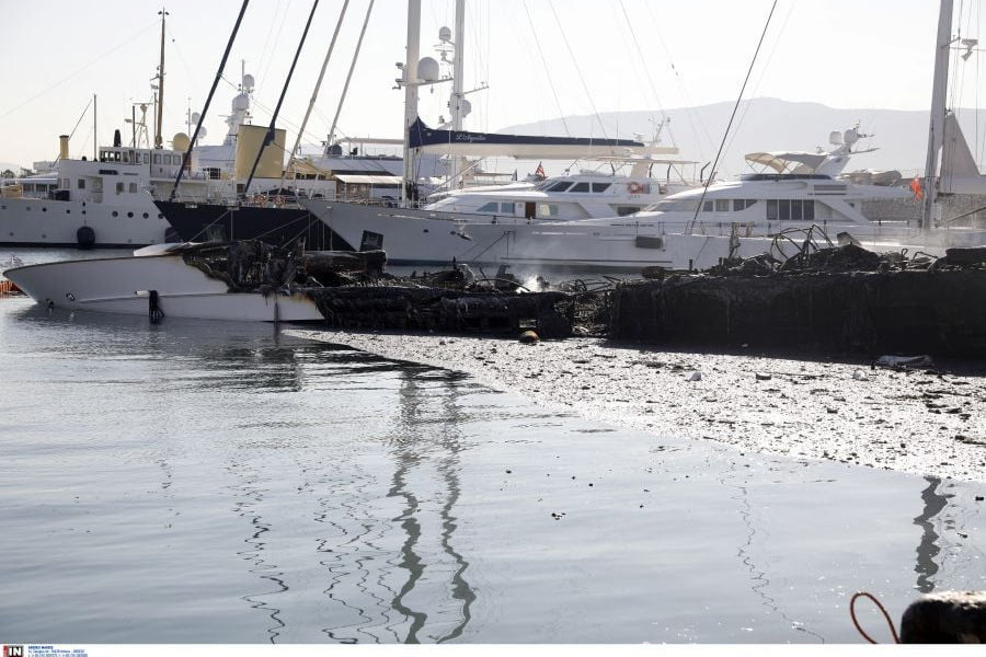 Μαρίνα Ζέας: Στα 30 εκατ. ευρώ οι ζημιές από τη φωτιά στα σκάφη – Δεκάδες εργαζόμενοι έμειναν άνεργοι