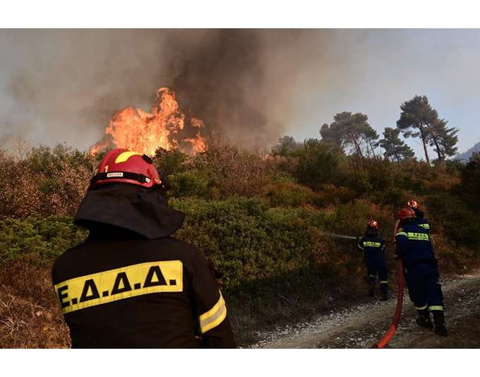 Αττική: Συγκέντρωση ειδών πρώτης ανάγκης σε δήμους για τους πυρόπληκτους