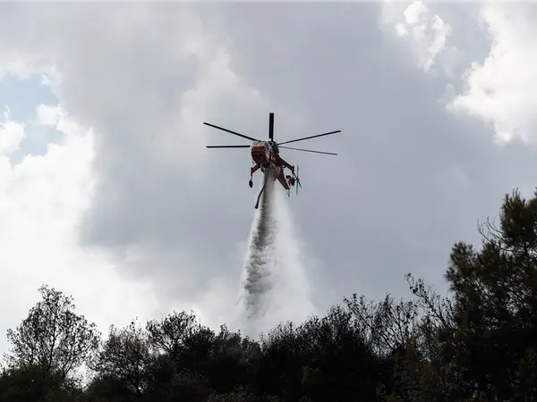 Φωτιά τώρα στη Λίνδο της Ρόδου: Τρία αεροσκάφη και ένα ελικόπτερο στο σημείο