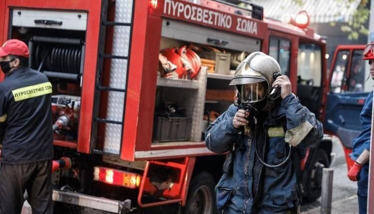 Λινοπεράματα: Φωτιά σε όχημα μέσα σε γκαράζ