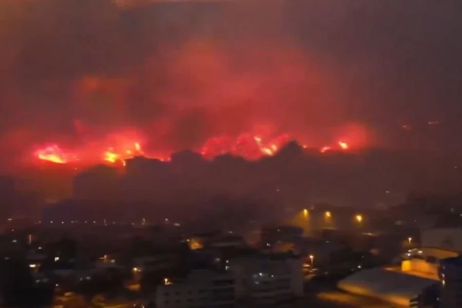 Τουρκία: Κόλαση φωτιάς στο Κορδελιό, η πυρκαγιά έφτασε στα περίχωρα της Σμύρνης, κάηκαν σπίτια – Συγκλονιστικά βίντεο