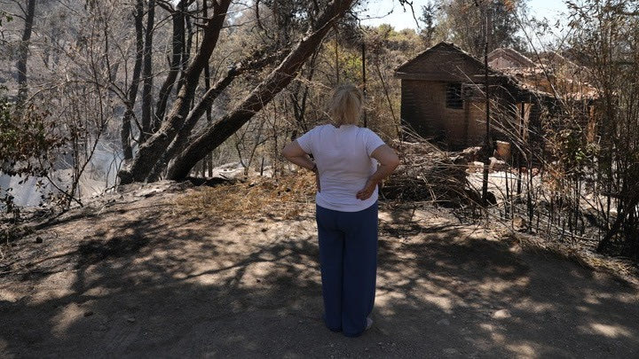 150 πυρόπληκτοι φιλοξενήθηκαν στο ΟΑΚΑ- Σε ξενοδοχείο της Αθήνας 35 ασθενείς νευροψυχιατρικής κλινικής