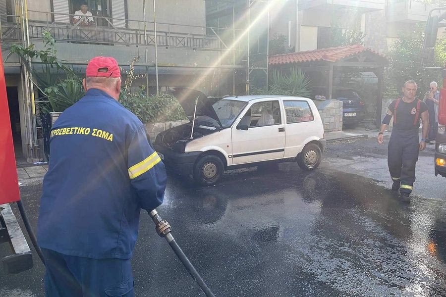 Απίστευτη περιπέτεια για γυναίκα στο Ηράκλειο: Βγήκε από το όχημά της πριν τυλιχτεί στις φλόγες