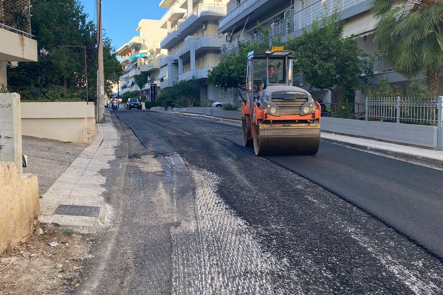 Ηράκλειο: Εργασίες ασφαλτοστρώσεων στην οδό Μελίνα Μερκούρη