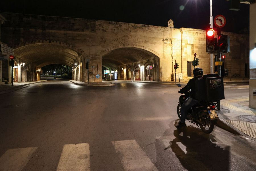 Τι συμβαίνει και πέφτει… μαύρο σε περιοχές του Ηρακλείου και στο κέντρο της πόλης