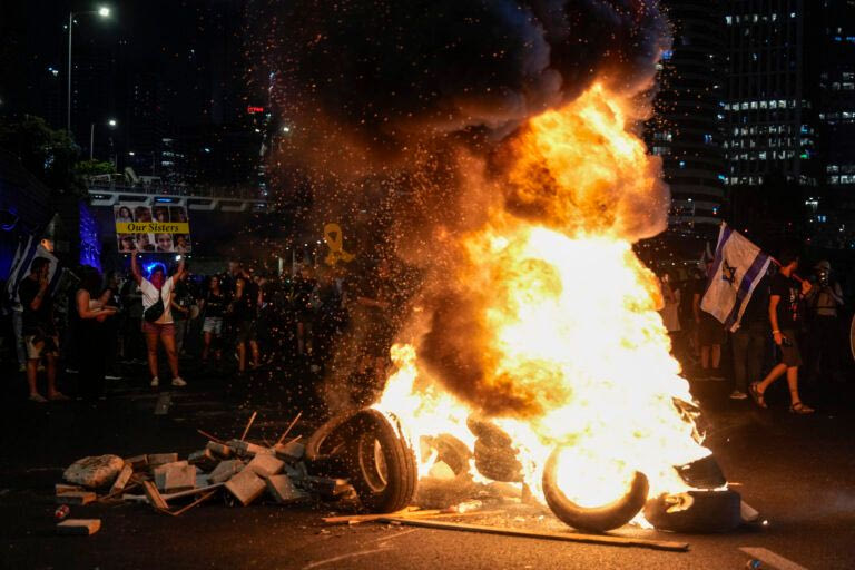 Μέση Ανατολή: Πιέσεις για συμφωνία κατάπαυσης του πυρός – Oγκώδεις διαδηλώσεις στο Τελ Αβίβ