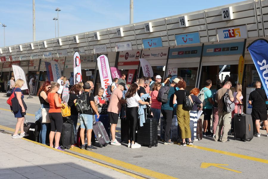 Σημαντική αύξηση των διεθνών αεροπορικών αφίξεων στην Κρήτη μέσα στο 2024