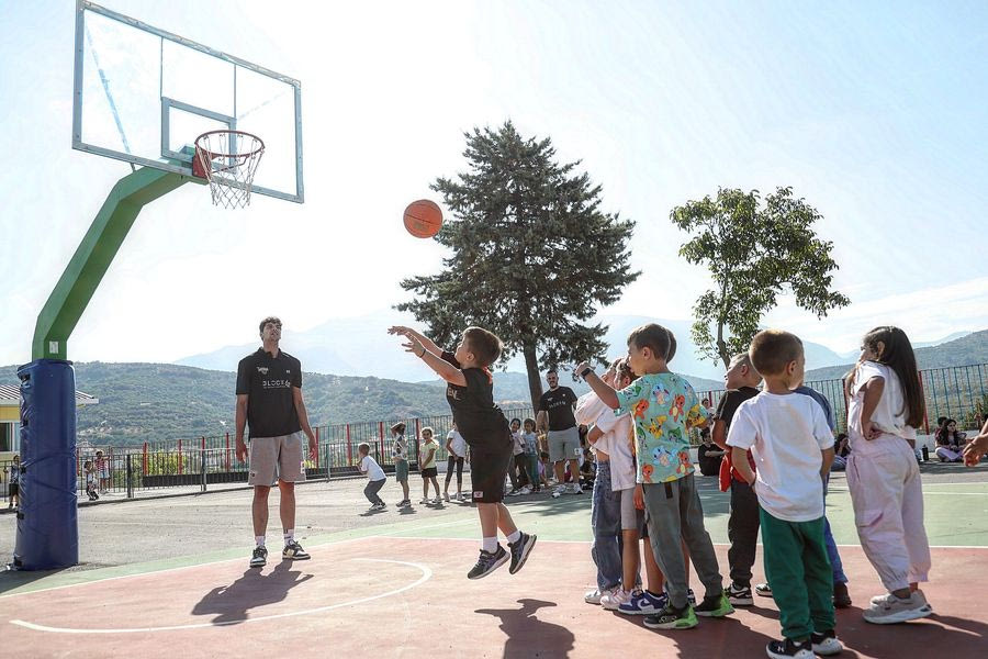 Μπάσκετ: Επισκέφτηκε σχολείο του Καστελλίου η Αναγέννηση-Tα διαρκείας του Ανδρογέα