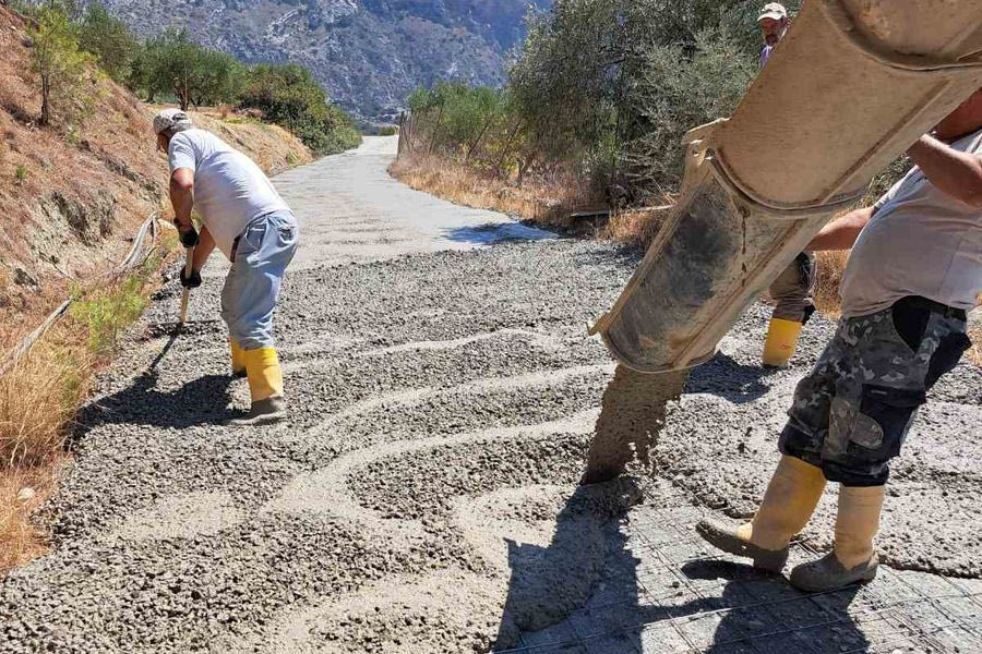 Νέες ασφαλτοστρώσεις στις Βούτες και τσιμεντοστρώσεις αγροτικού δικτύου σε Άγιο Σύλλα – Τσαγκαράκι