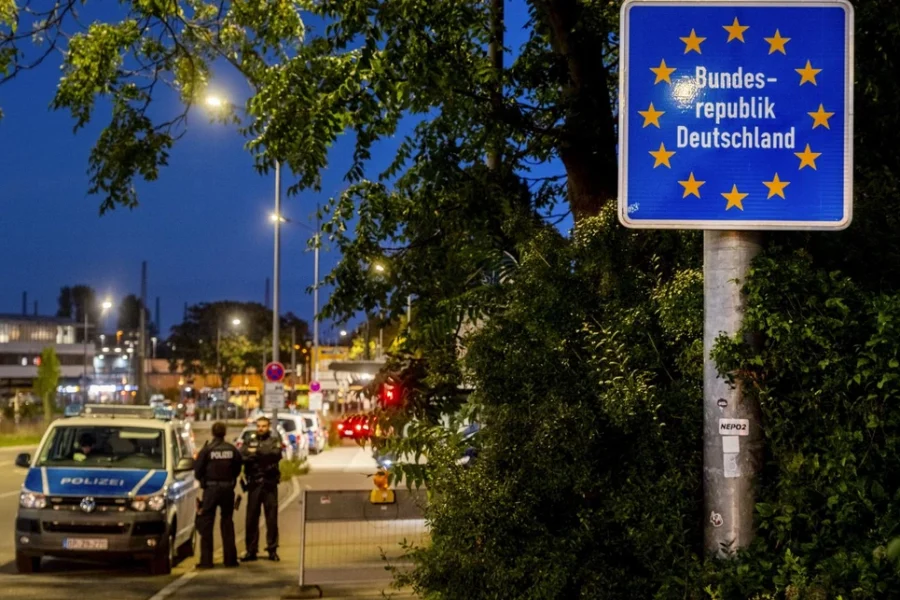 Η Γερμανία ξεκίνησε τις απελάσεις: Έστειλε 40 μετανάστες πίσω σε Σερβία και Βόρεια Μακεδονία