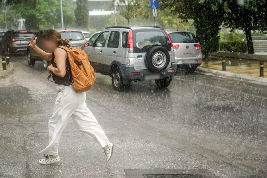 Καιρός: Έρχονται περισσότερες καταιγίδες και νέα υποχώρηση του υδραργύρου