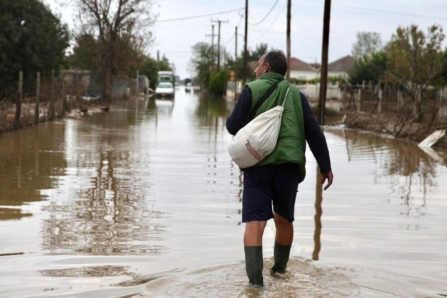 Επεκτείνεται κατά 6 έως 12 μήνες η προστασία από κατασχέσεις και οφειλές των πληγέντων από θεομηνίες