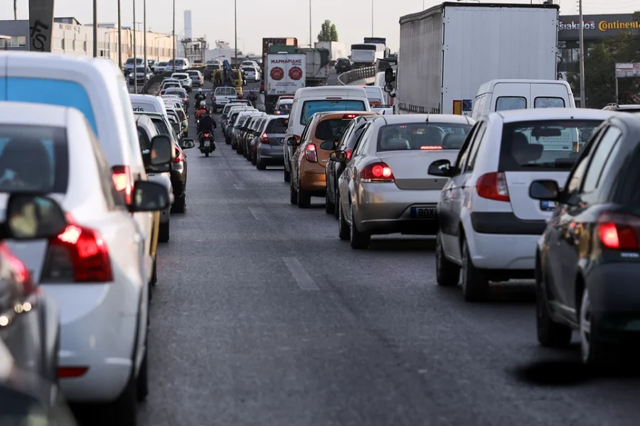 Σύγκρουση τριών οχημάτων στον Κηφισό – Μεγάλες καθυστερήσεις