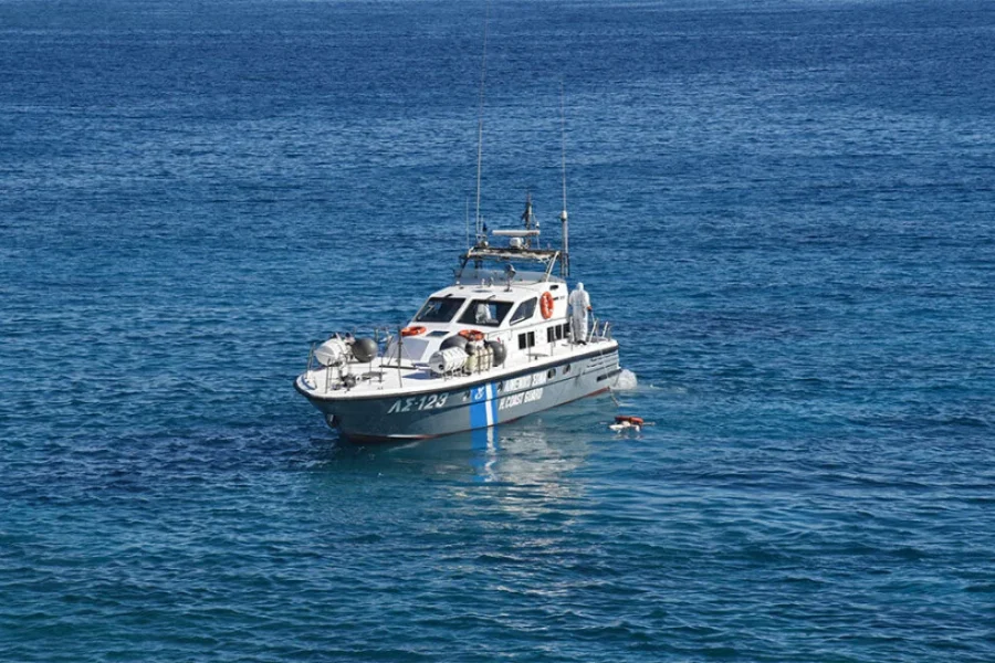 Χανιά: Αγνοούνται 10 άτομα μετά το ναυάγιο νότια της Γαύδου