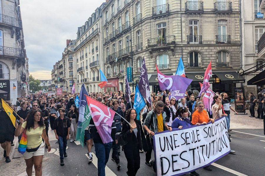 Γαλλία: Στους δρόμους χιλιάδες αριστεροί διαδηλωτές κατά του Μακρόν