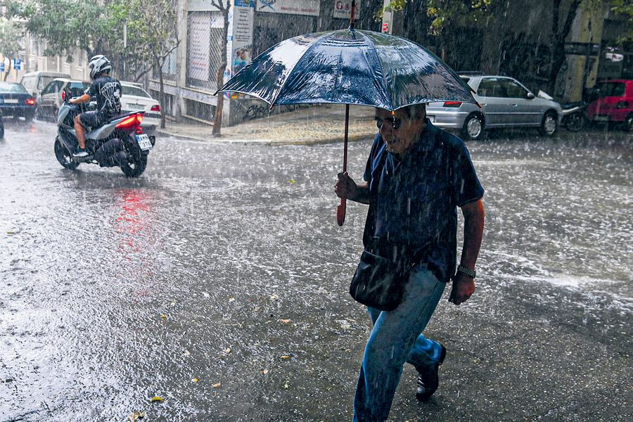 Καιρός: Προβλήματα & πλημμύρες άφησε πίσω της η κακοκαιρία που σάρωσε τη χώρα