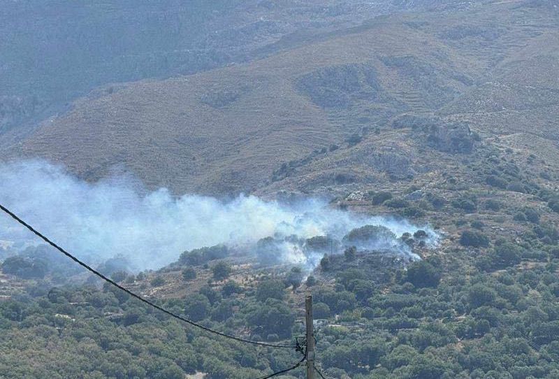 Υπό έλεγχο η φωτιά μεταξύ Ατσιπάδων και Κοξαρέ