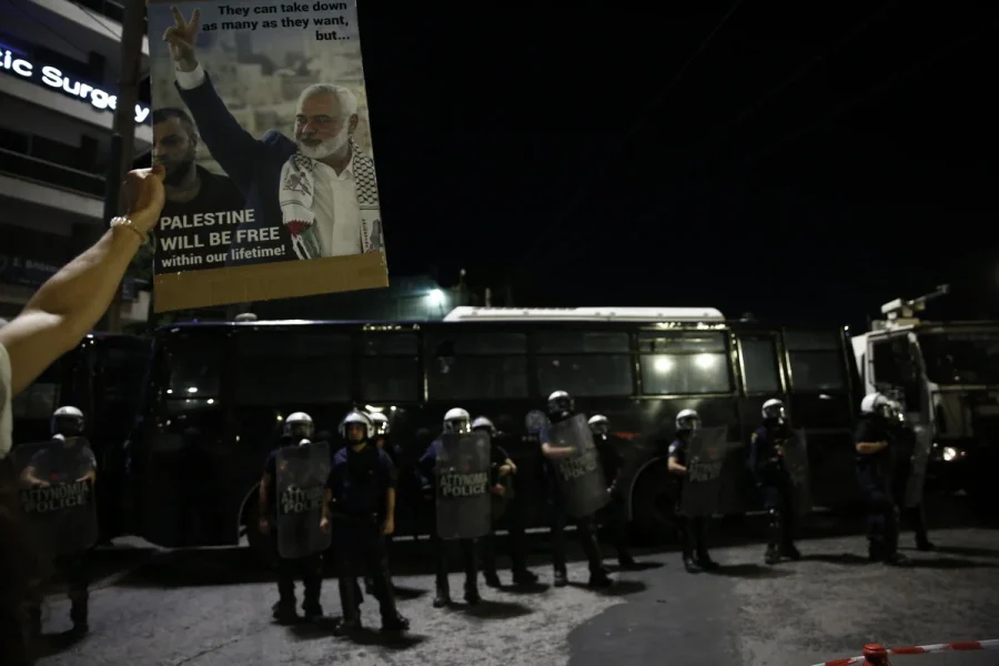 Πορεία για την Παλαιστίνη: Ένταση στην Πανόρμου με κρότου λάμψης και τουλάχιστον 15 προσαγωγές