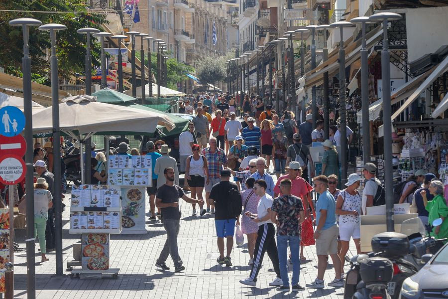 Παραμένουν υψηλές οι θερμοκρασίες και στην Κρήτη – συννεφιά και πιθανότητα ασθενών βροχών από το μεσημέρι