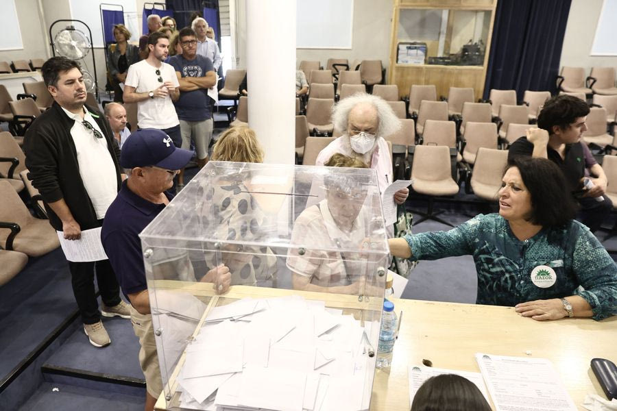 ΠΑΣΟΚ: Έκλεισαν οι κάλπες, νέο ρεκόρ με πάνω από 300.000 συμμετοχές – τα πρώτα αποτελέσματα