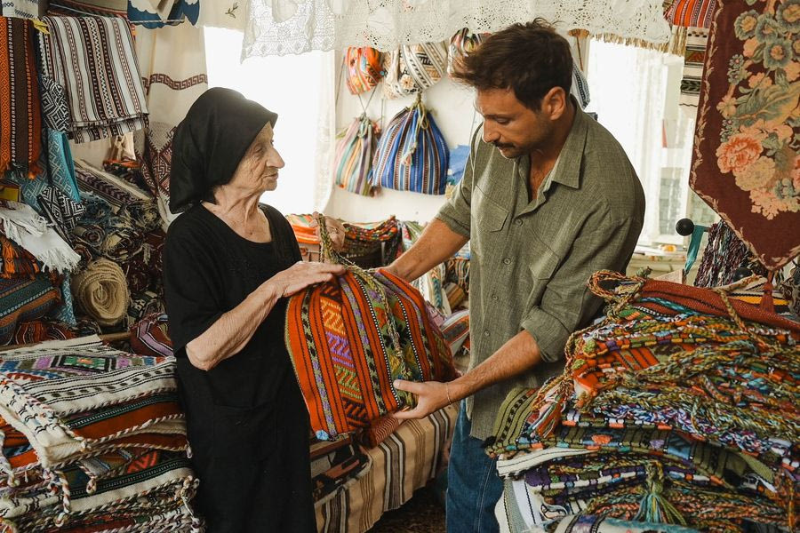 Η Ανωγειανή Υφάντρα Ερμιόνη Καλομοίρη και το  Adraktos Project