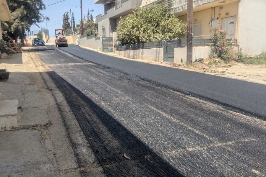 Με γοργούς ρυθμούς συνεχίζονται οι ασφαλτοστρώσεις στις Μοίρες