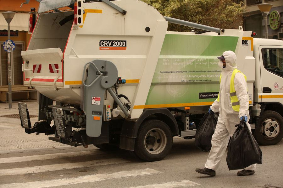 Διεκόπη το δικαστήριο των εργαζόμενων της καθαριότητας – επιστρέφουν στο πόστο τους οι 86 συμβασιούχοι