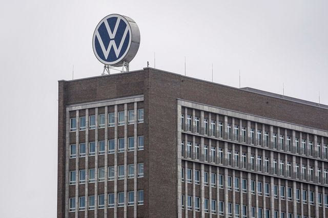 Στη δίνη της κρίσης η Volkswagen – Κλείνει εργοστάσια και οδεύει σε απολύσεις