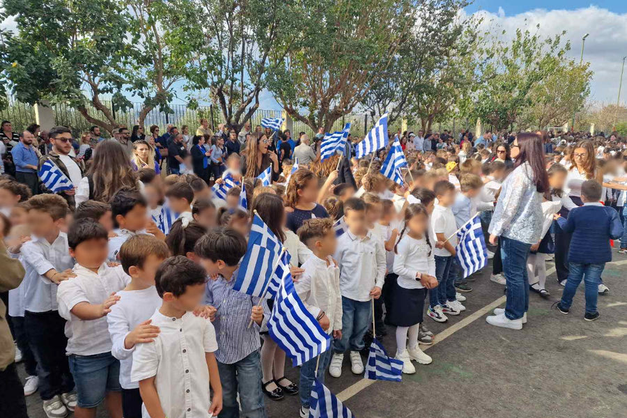 Οι μαθητές του 2ου Δημοτικού Σχολείου Βουτών τίμησαν με παρέλαση την επέτειο του «Όχι»