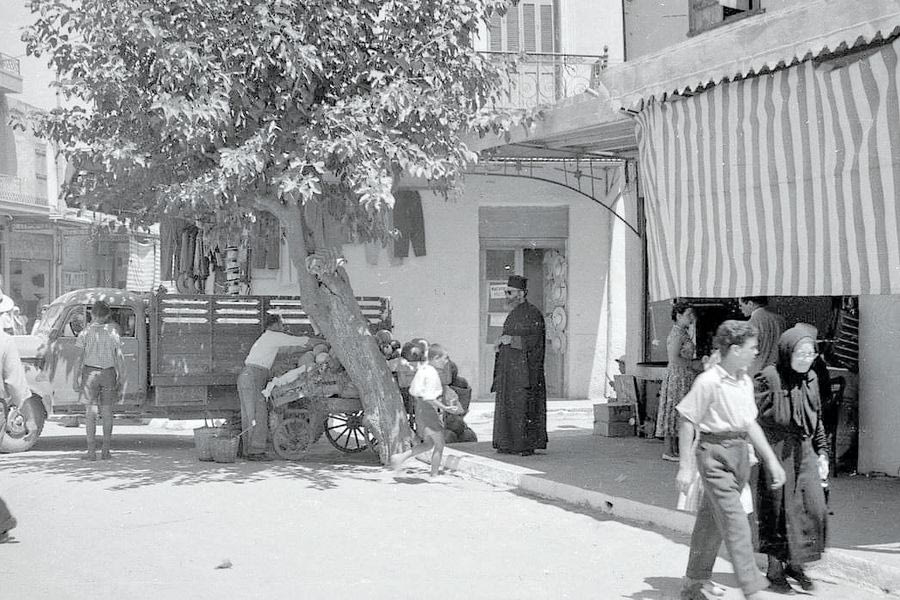 Στη πλατεία Κορνάρου το 1960