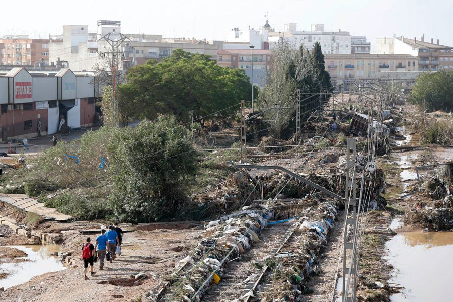 Σε τουλάχιστον 140 ανήλθε ο αριθμός των νεκρών από τις καταστροφικές πλημμύρες στην Ισπανία